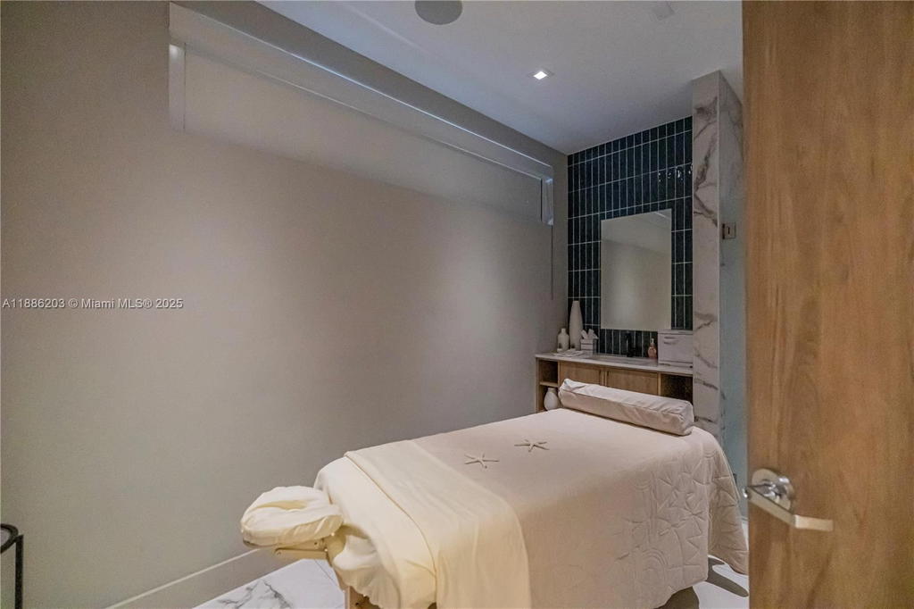 Real estate property located at 90 3rd St #3705, Miami-dade, Ivy Condo, Miami, FL