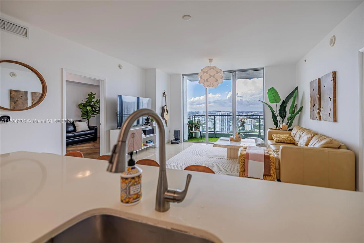 Real estate property located at 90 3rd St #3705, Miami-dade, Ivy Condo, Miami, FL
