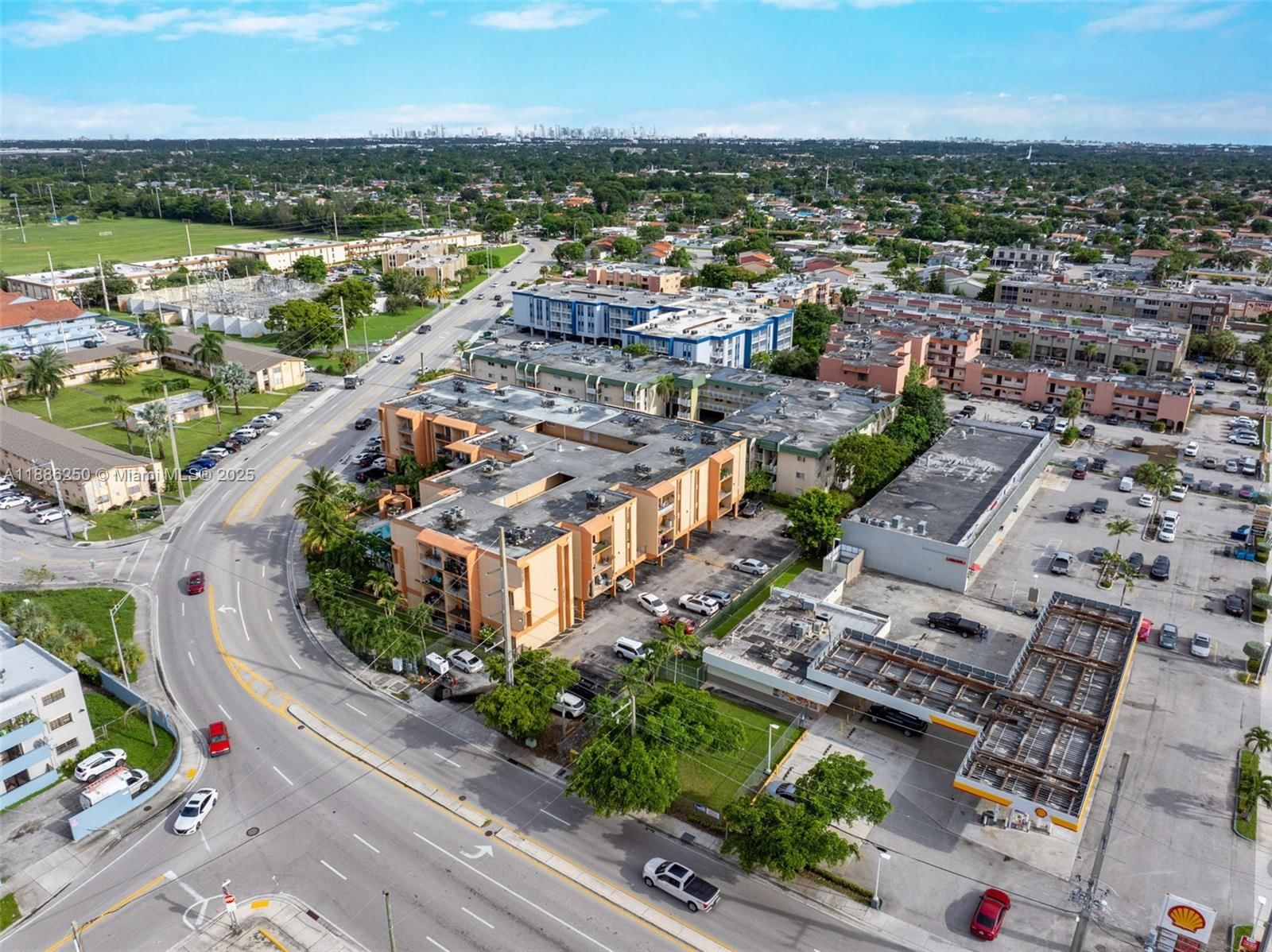 Real estate property located at 6780 2nd Ct #411, Miami-dade, International Condo, Hialeah, FL