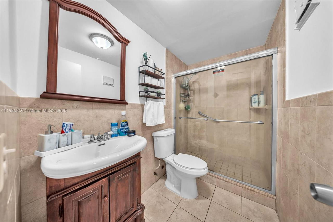 Real estate property located at 6780 2nd Ct #411, Miami-dade, International Condo, Hialeah, FL