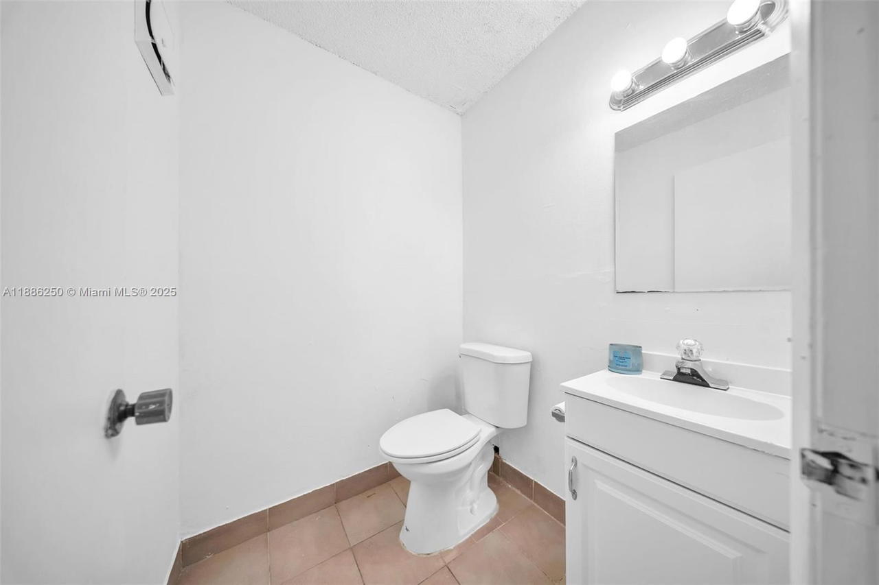 Real estate property located at 6780 2nd Ct #411, Miami-dade, International Condo, Hialeah, FL