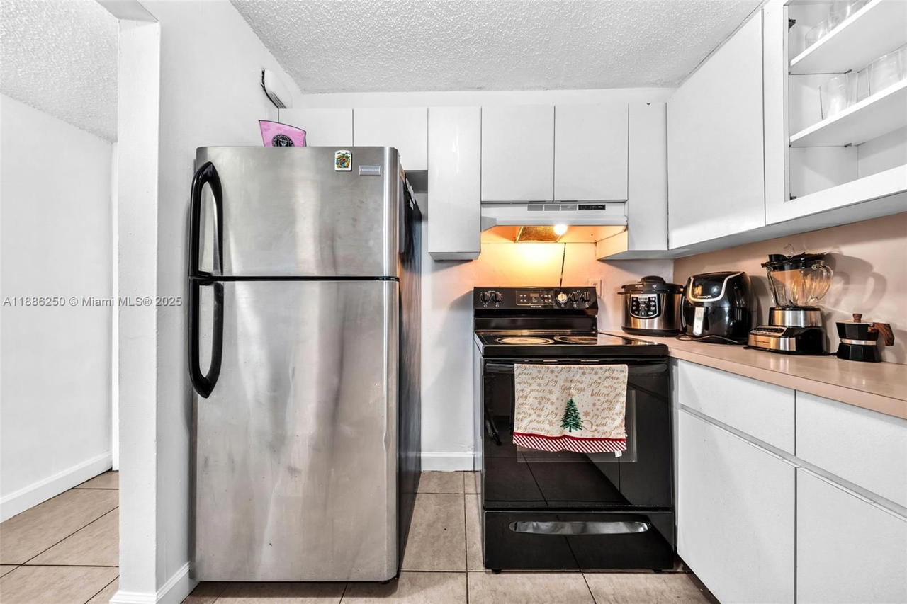 Real estate property located at 6780 2nd Ct #411, Miami-dade, International Condo, Hialeah, FL