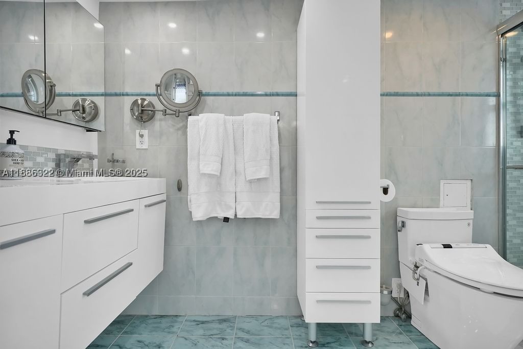 Real estate property located at 6039 Collins Ave #1126, Miami-dade, Maison Grande Condo, Miami Beach, FL