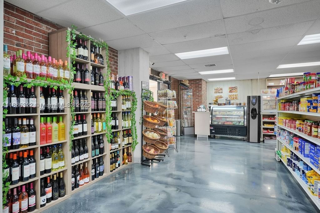 Real estate property located at 6039 Collins Ave #1126, Miami-dade, Maison Grande Condo, Miami Beach, FL