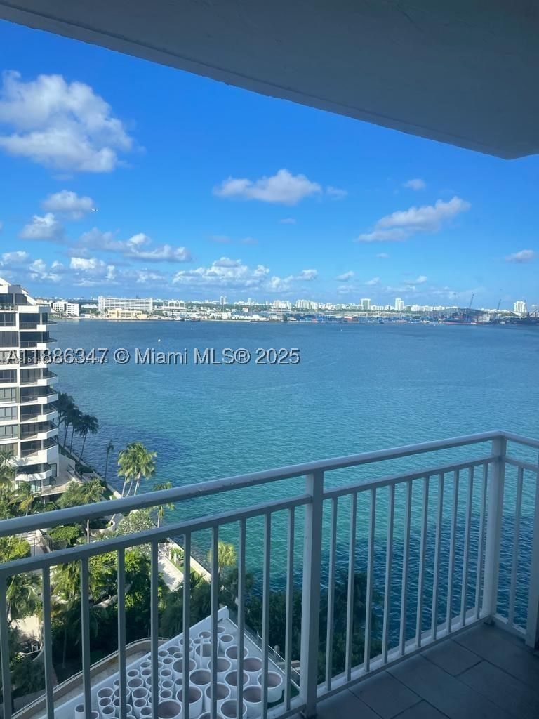 Real estate property located at 770 Claughton Island Dr #1511, Miami-dade, Isola Condo, Miami, FL