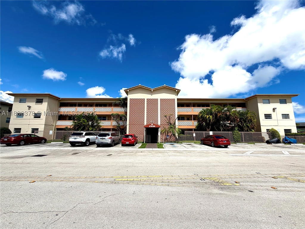 Real estate property located at 1885 121st St #3, Miami-dade, Sutton House Condo, North Miami, FL