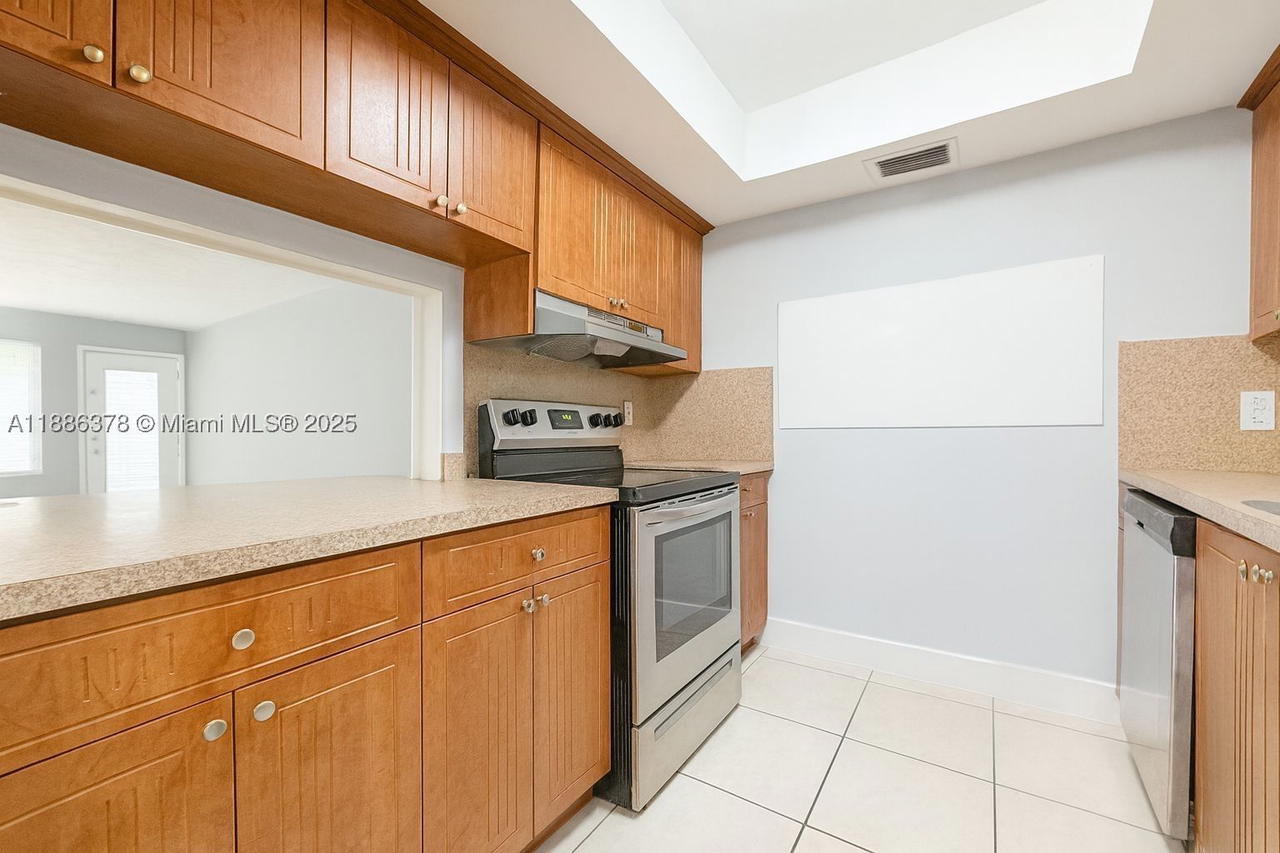 Real estate property located at 1885 121st St #3, Miami-dade, Sutton House Condo, North Miami, FL