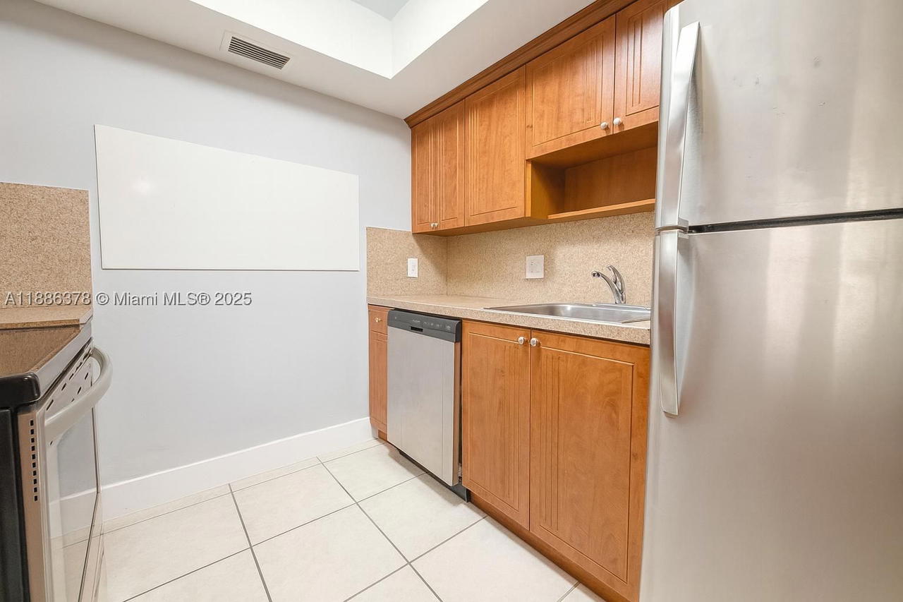 Real estate property located at 1885 121st St #3, Miami-dade, Sutton House Condo, North Miami, FL