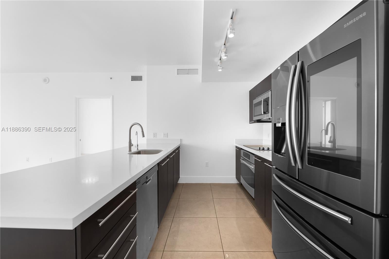 Real estate property located at 90 3rd St #3305, Miami-dade, Ivy Condo, Miami, FL