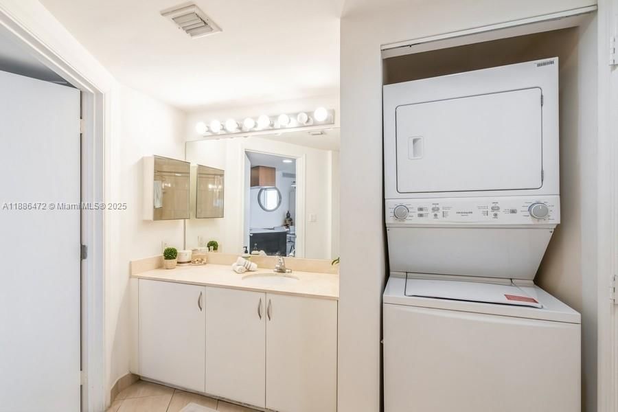 Real estate property located at 1750 Bayshore Dr #4802, Miami-dade, Opera Tower Condo, Miami, FL
