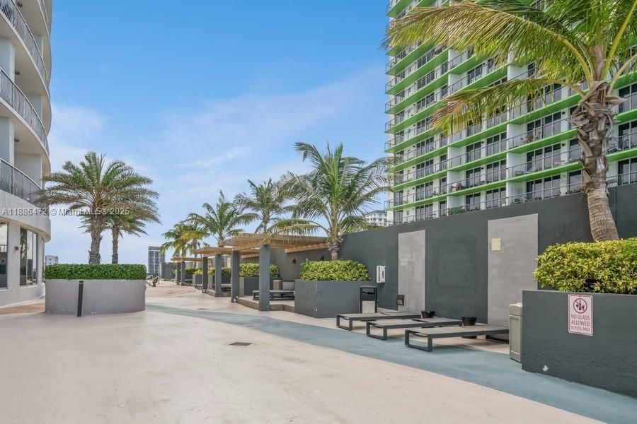 Real estate property located at 1750 Bayshore Dr #4802, Miami-dade, Opera Tower Condo, Miami, FL