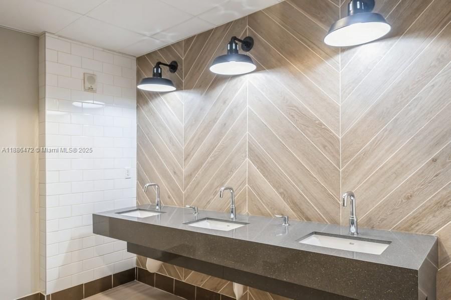 Real estate property located at 1750 Bayshore Dr #4802, Miami-dade, Opera Tower Condo, Miami, FL