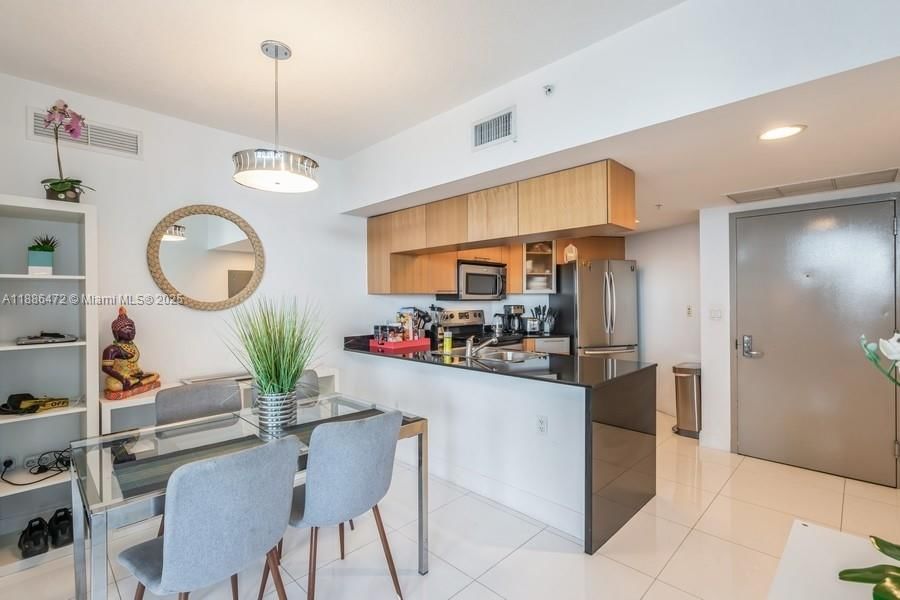 Real estate property located at 1750 Bayshore Dr #4802, Miami-dade, Opera Tower Condo, Miami, FL