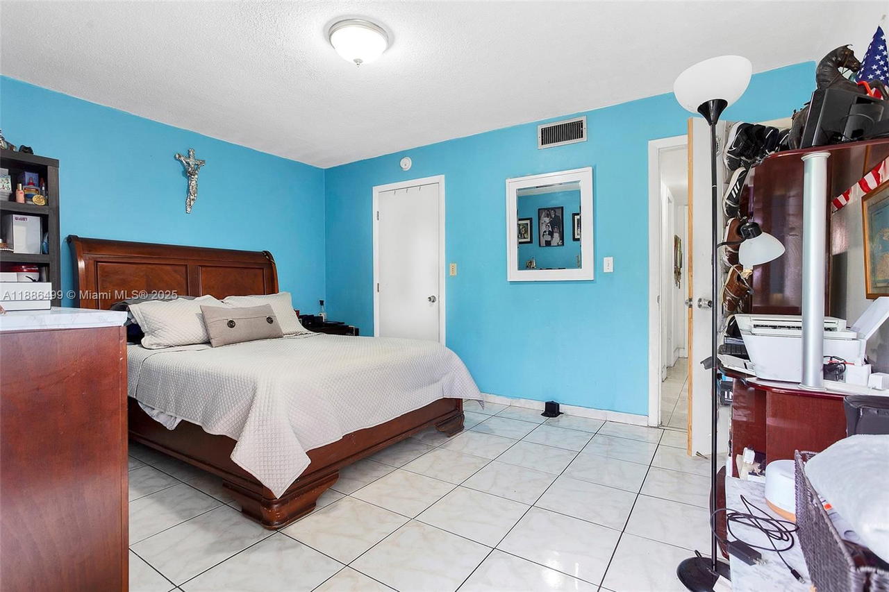 Real estate property located at 1850 56th St #2207, Miami-dade, Palm-east Gardens Condo, Hialeah, FL