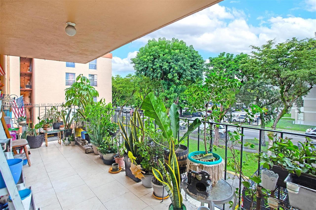 Real estate property located at 1850 56th St #2207, Miami-dade, Palm-east Gardens Condo, Hialeah, FL
