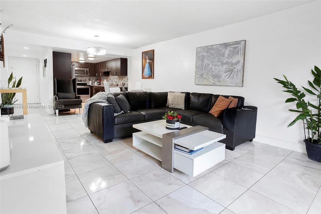 Real estate property located at 1850 56th St #2207, Miami-dade, Palm-east Gardens Condo, Hialeah, FL