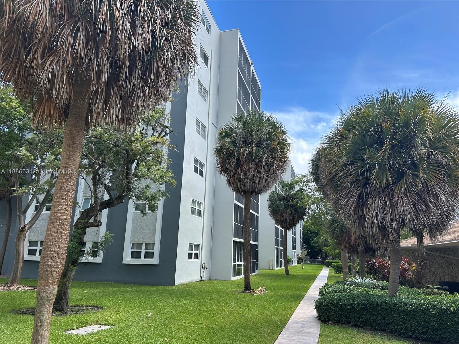 Real estate property located at 619 14th Ave #703, Broward, Meadowbrook Towers Condo, Hallandale Beach, FL