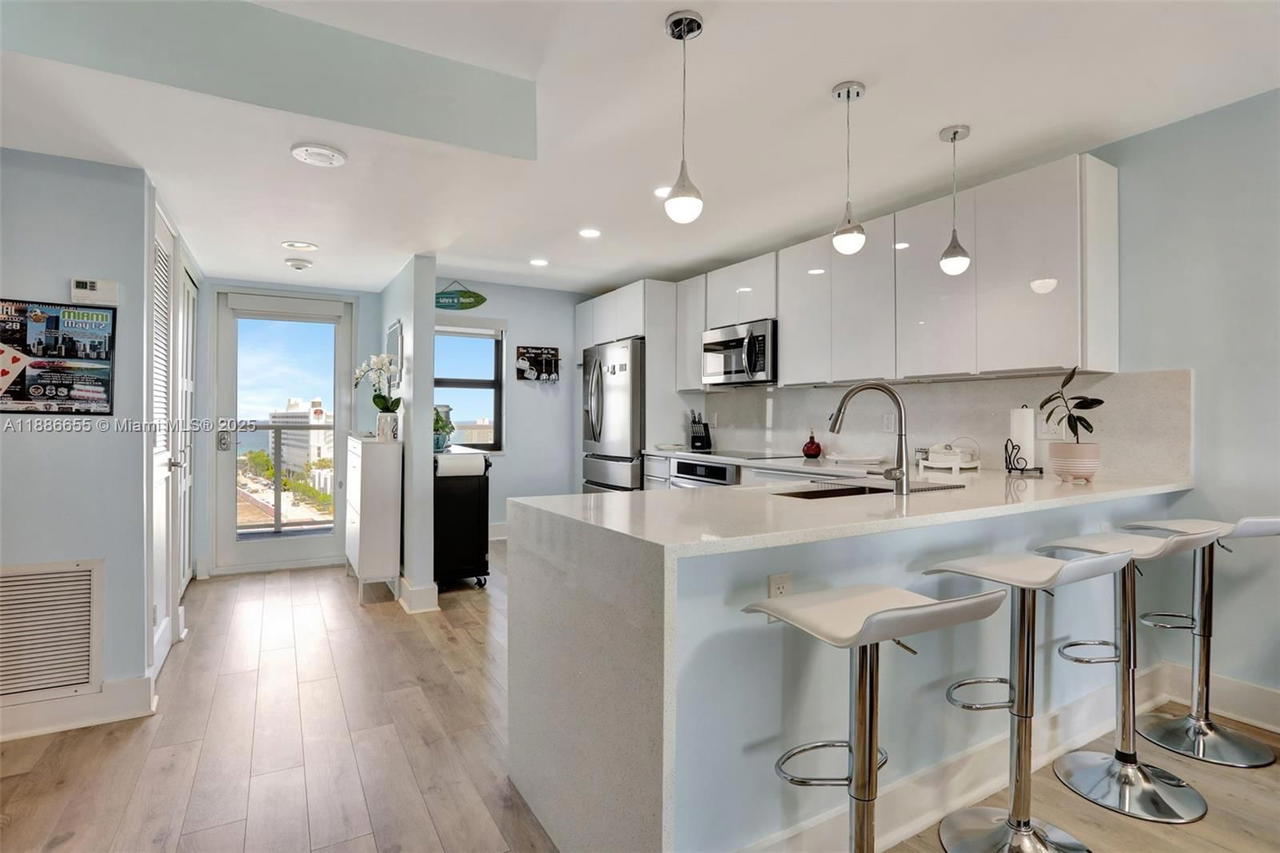 Real estate property located at 1401 Riverside Dr #1403, Broward, Waterbury Condo, Pompano Beach, FL