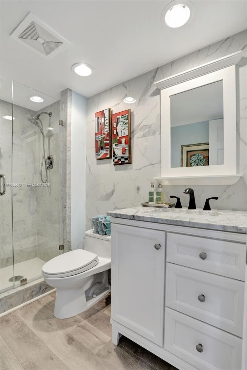 Real estate property located at 1401 Riverside Dr #1403, Broward, Waterbury Condo, Pompano Beach, FL