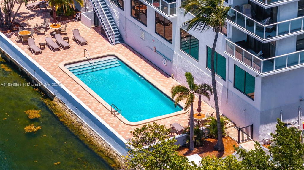 Real estate property located at 1401 Riverside Dr #1403, Broward, Waterbury Condo, Pompano Beach, FL