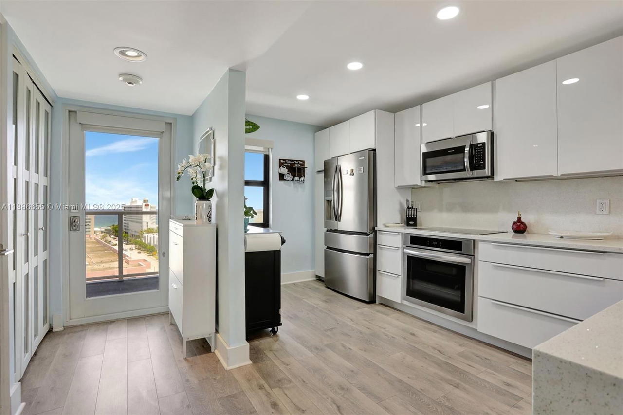 Real estate property located at 1401 Riverside Dr #1403, Broward, Waterbury Condo, Pompano Beach, FL