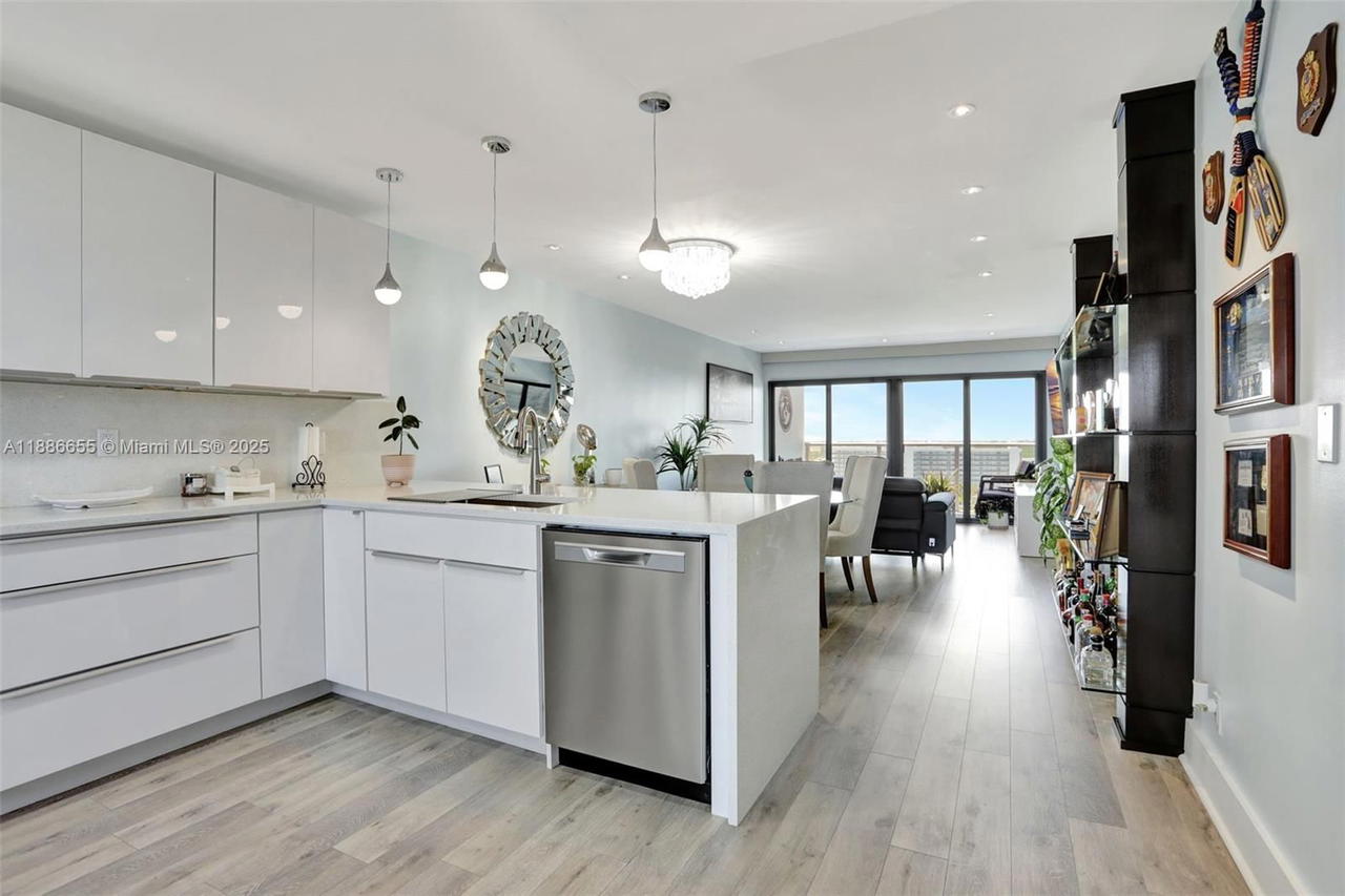 Real estate property located at 1401 Riverside Dr #1403, Broward, Waterbury Condo, Pompano Beach, FL