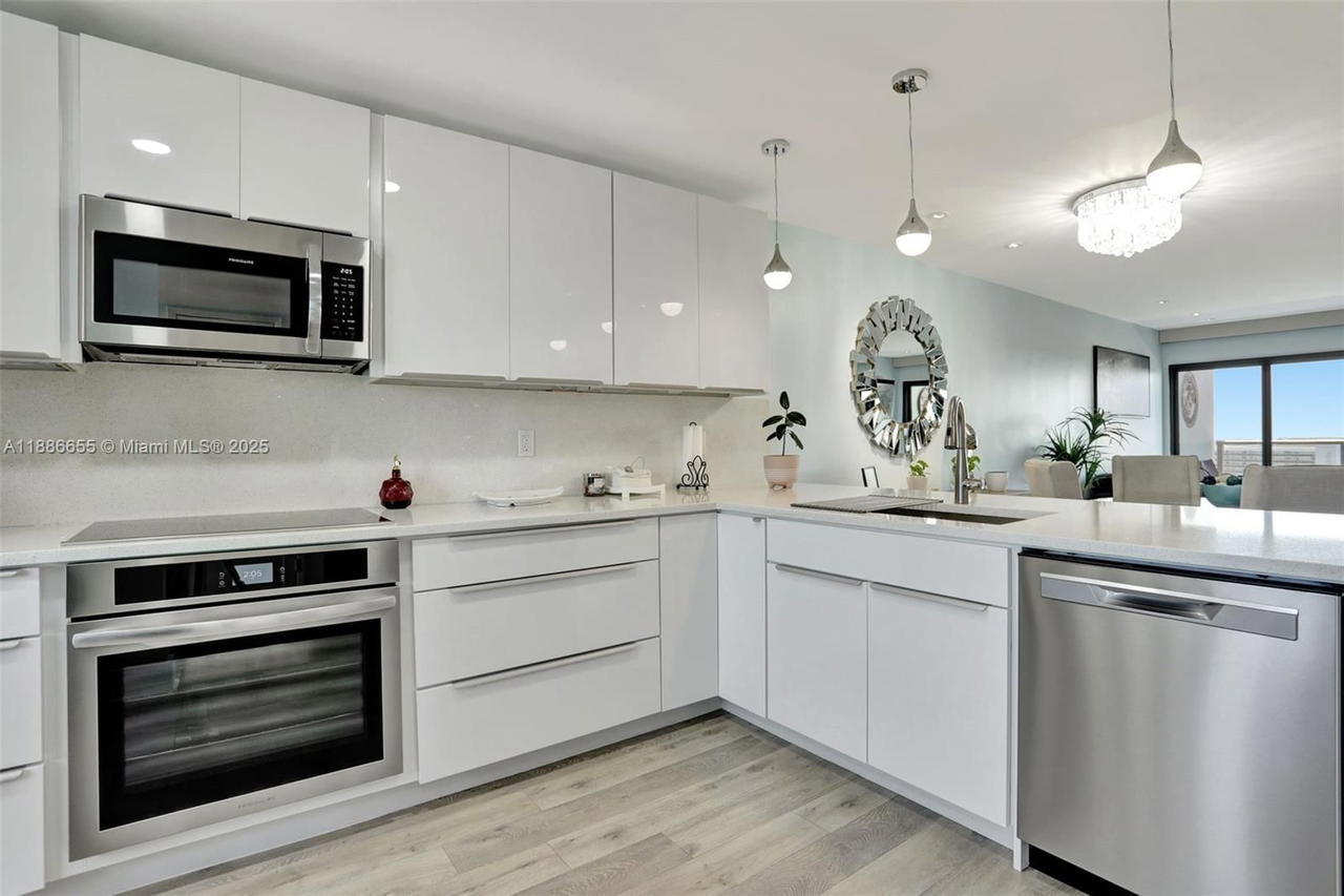 Real estate property located at 1401 Riverside Dr #1403, Broward, Waterbury Condo, Pompano Beach, FL