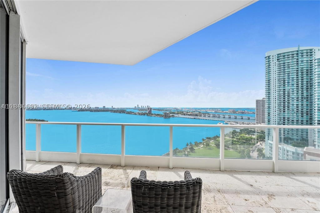 Real estate property located at 2020 Bayshore Dr #2702, Miami-dade, Paramount Bay Condo, Miami, FL