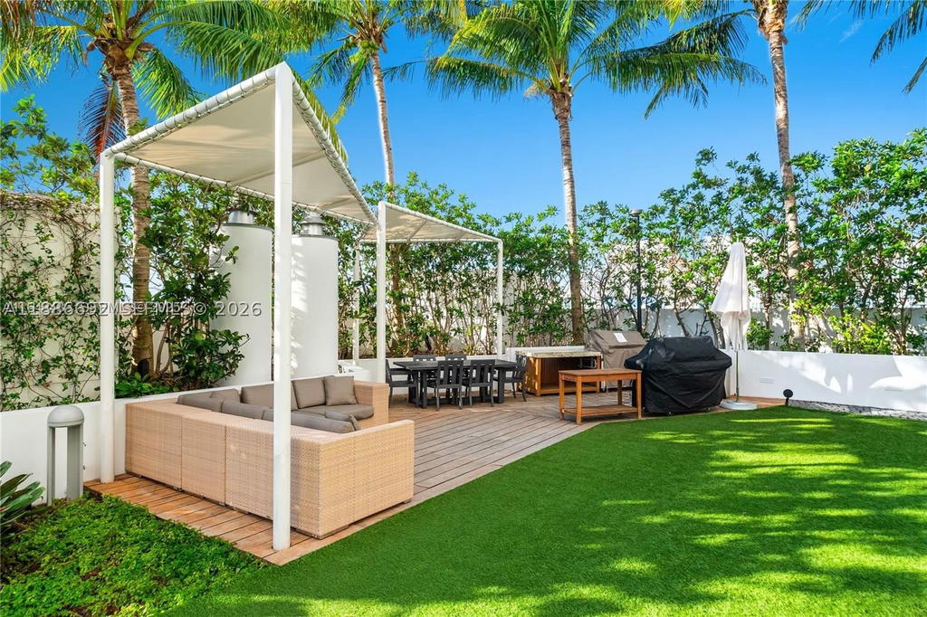 Real estate property located at 2020 Bayshore Dr #2702, Miami-dade, Paramount Bay Condo, Miami, FL