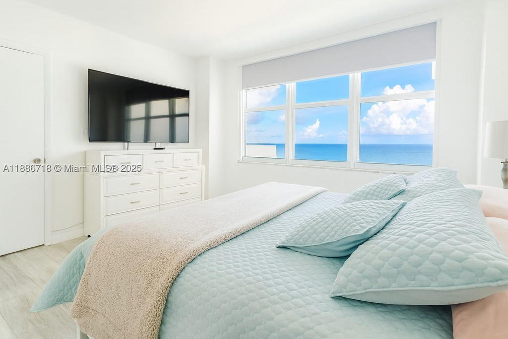 Real estate property located at 5601 Collins Ave #1409, Miami-dade, The Pavilion Condo, Miami Beach, FL