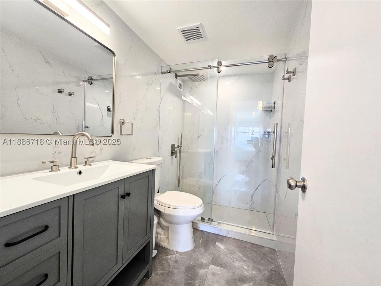 Real estate property located at 5601 Collins Ave #1409, Miami-dade, The Pavilion Condo, Miami Beach, FL