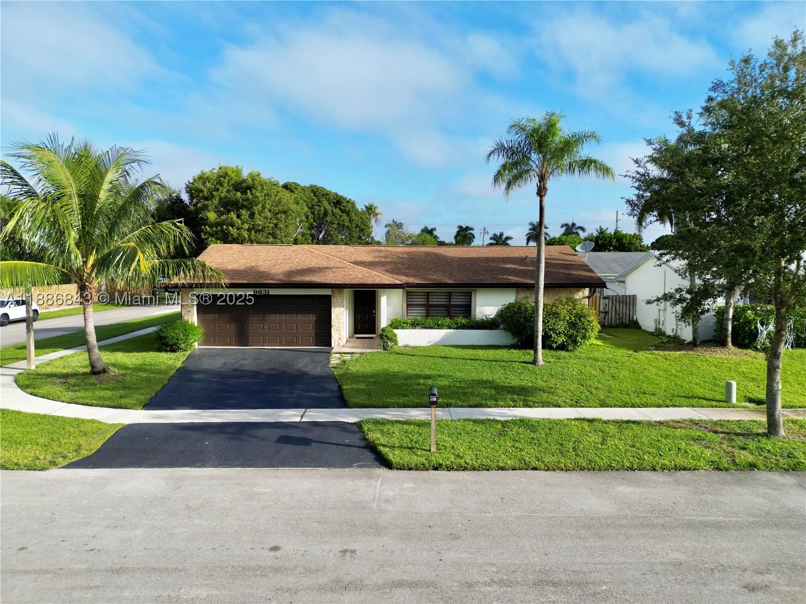 Real estate property located at 9631 42nd Ct, Broward, Hills Of Welleby, Sunrise, FL