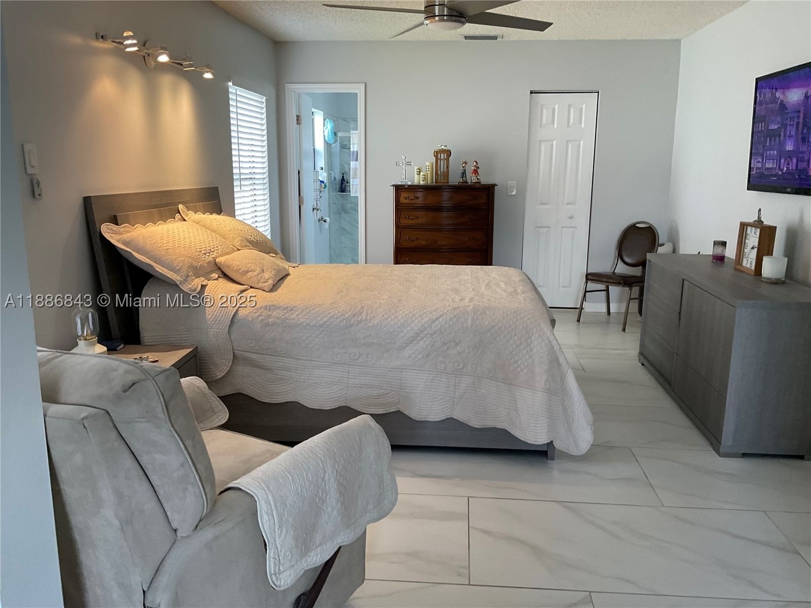 Real estate property located at 9631 42nd Ct, Broward, Hills Of Welleby, Sunrise, FL