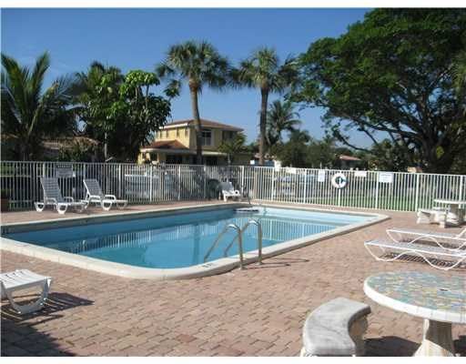 Real estate property located at 8005 Lake Dr #404, Miami-dade, Sandoral Condo Ph I, Doral, FL