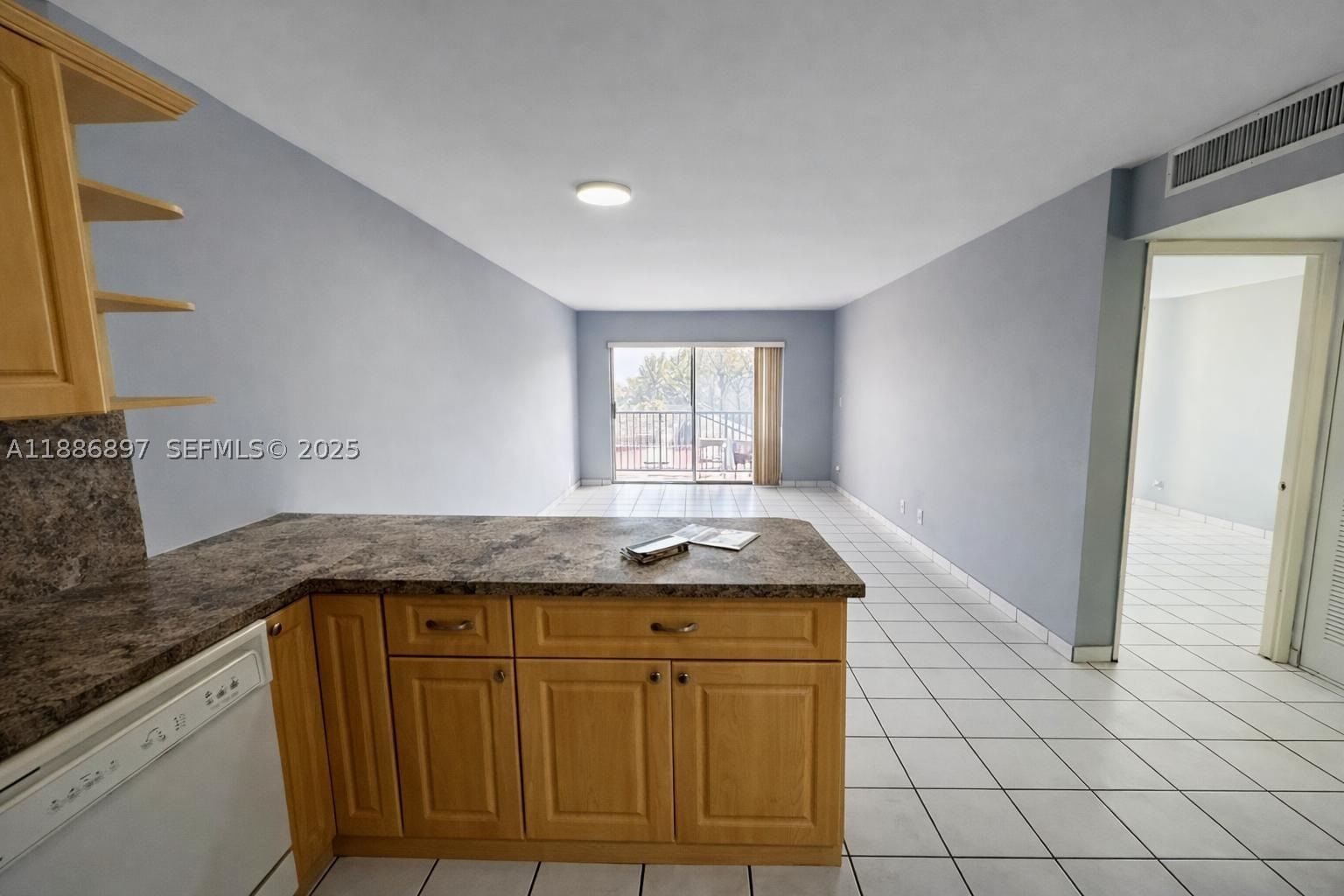 Real estate property located at 8005 Lake Dr #404, Miami-dade, Sandoral Condo Ph I, Doral, FL