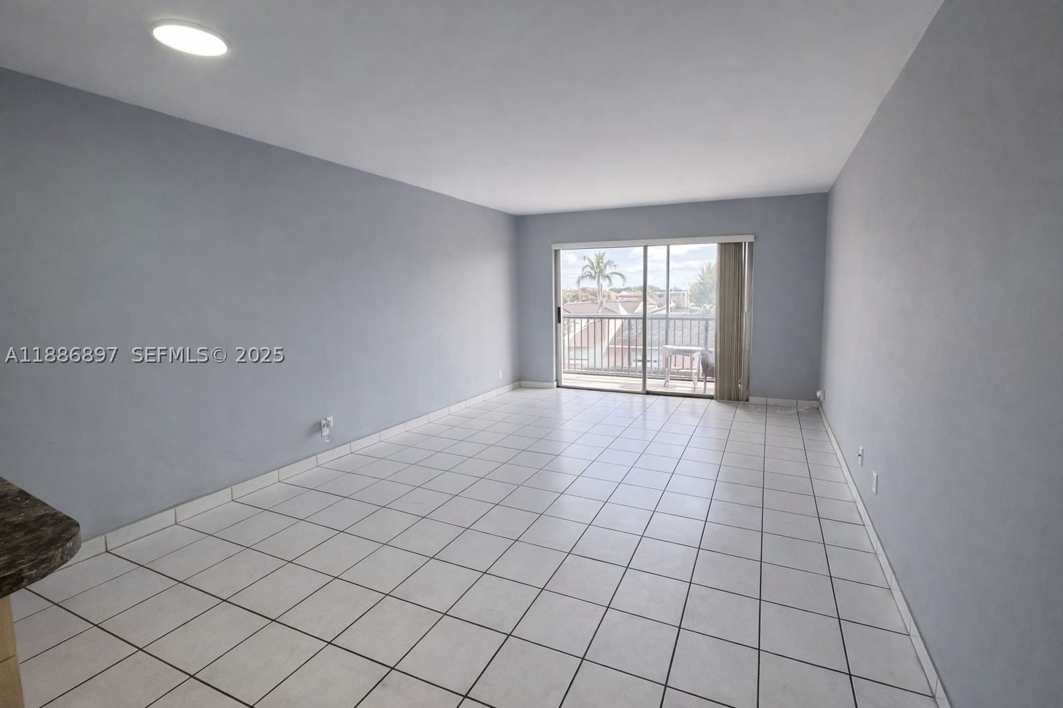 Real estate property located at 8005 Lake Dr #404, Miami-dade, Sandoral Condo Ph I, Doral, FL