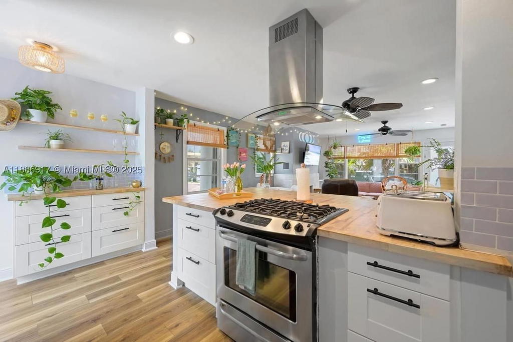 Real estate property located at 314 New Hampshire St #23, Broward, Chateau Gardens Condo, Hollywood, FL