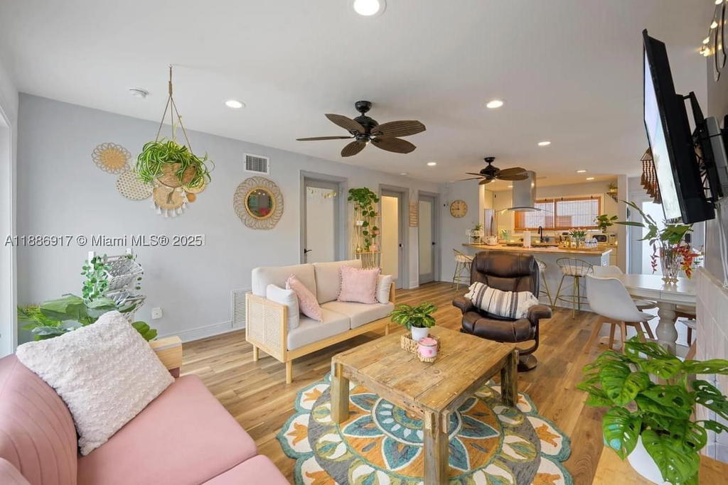 Real estate property located at 314 New Hampshire St #23, Broward, Chateau Gardens Condo, Hollywood, FL