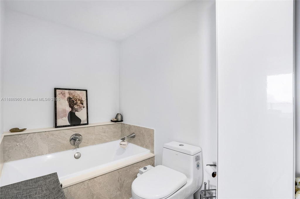 Real estate property located at 488 18th St #704, Miami-dade, Aria On The Bay Condo, Miami, FL