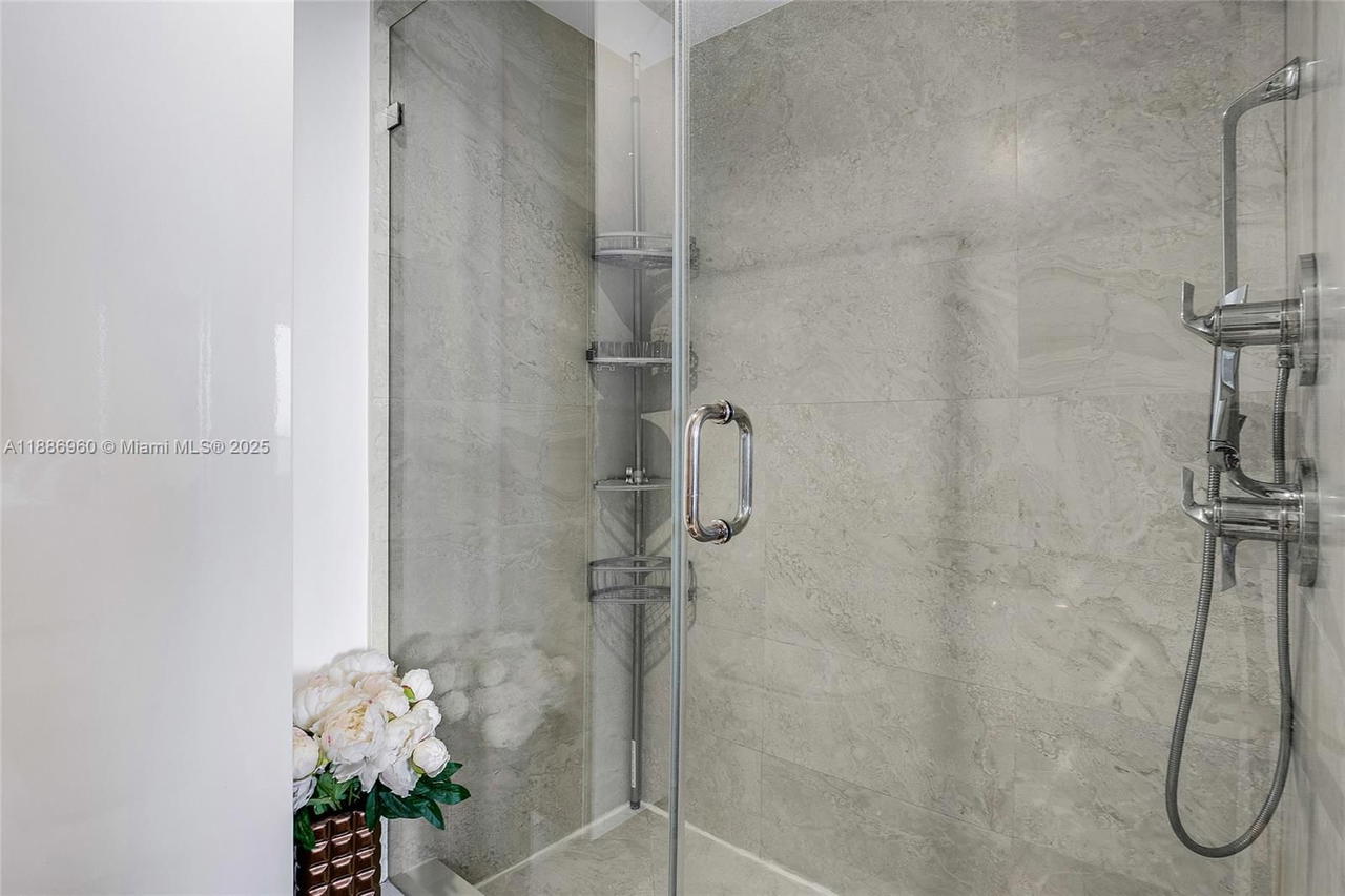 Real estate property located at 488 18th St #704, Miami-dade, Aria On The Bay Condo, Miami, FL