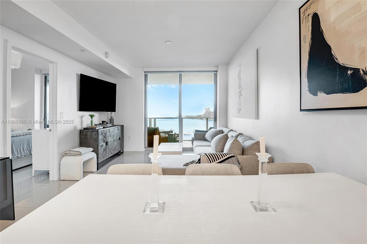 Real estate property located at 488 18th St #704, Miami-dade, Aria On The Bay Condo, Miami, FL