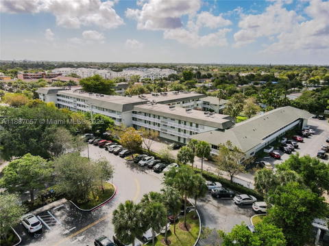Real estate property located at 4200 3rd Ct #116, Broward, Village Green Condo, Plantation, FL