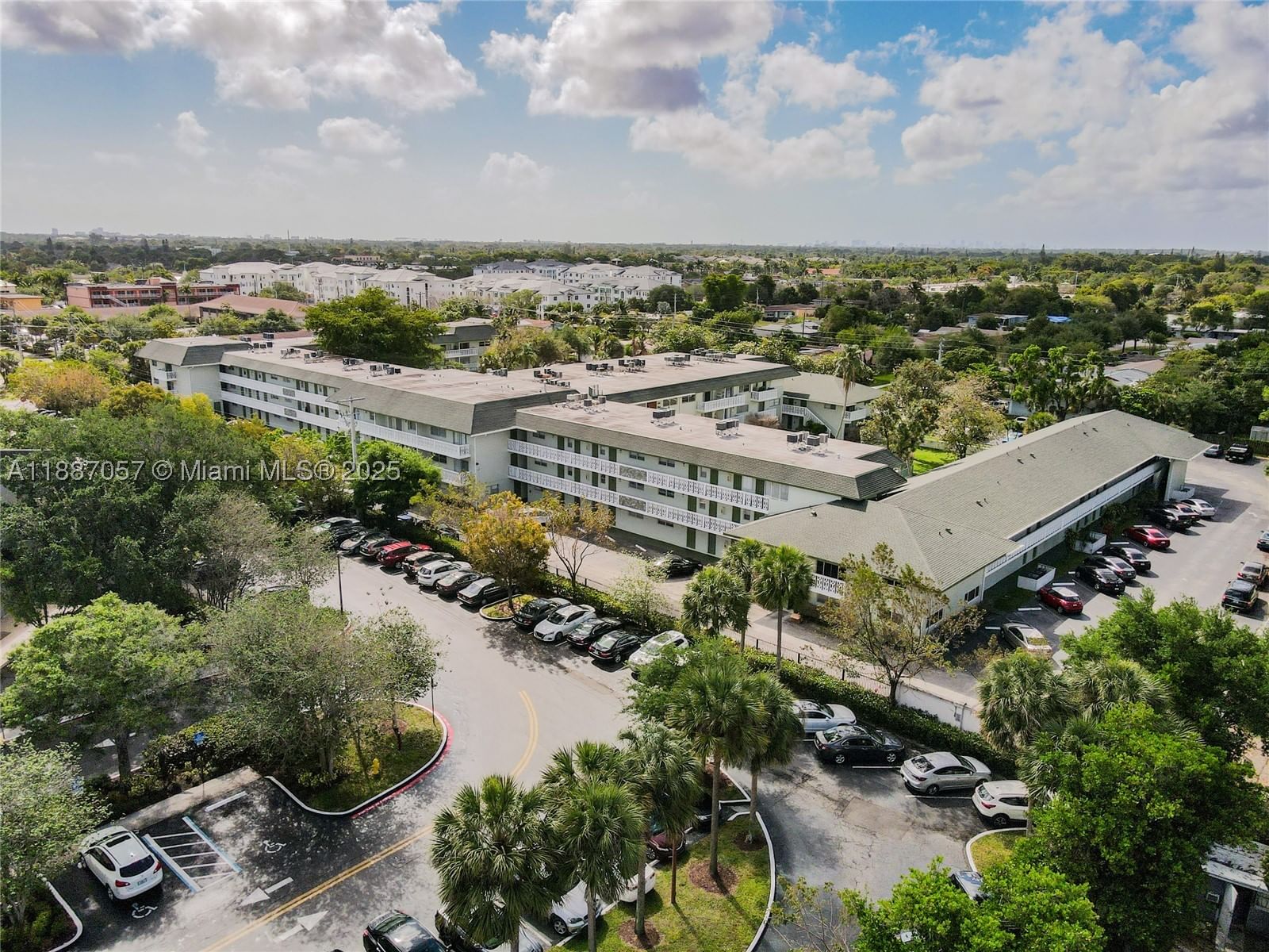 Real estate property located at 4200 3rd Ct #116, Broward, Village Green Condo, Plantation, FL