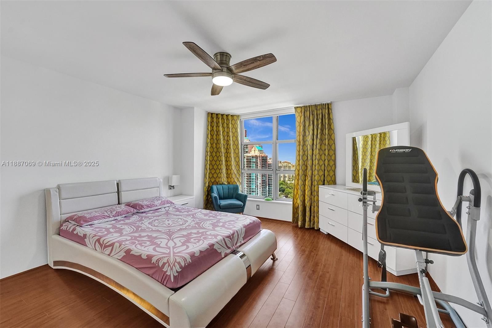 Real estate property located at 3530 Mystic Pointe Dr #2002, Miami-dade, Mystic Pointe Tower 500 C, Aventura, FL
