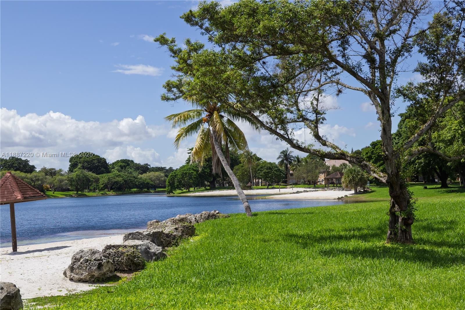 Real estate property located at 15365 104th Ter #2, Miami-dade, Palm Point Sec 1, Miami, FL
