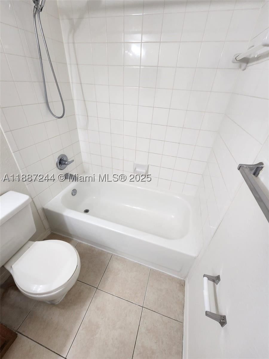 Real estate property located at , Broward, Windward Lakes Condo, Pompano Beach, FL