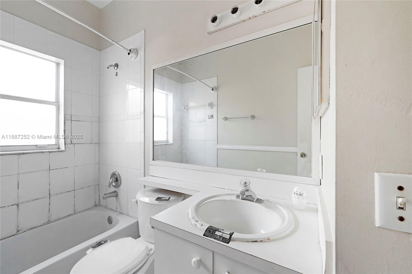 Real estate property located at 7978 200th St, Miami-dade, Spanish Lakes 2nd Addn, Hialeah, FL