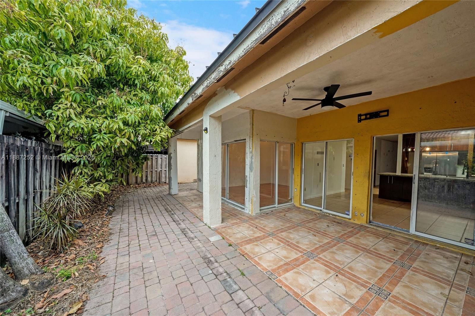 Real estate property located at 7978 200th St, Miami-dade, Spanish Lakes 2nd Addn, Hialeah, FL