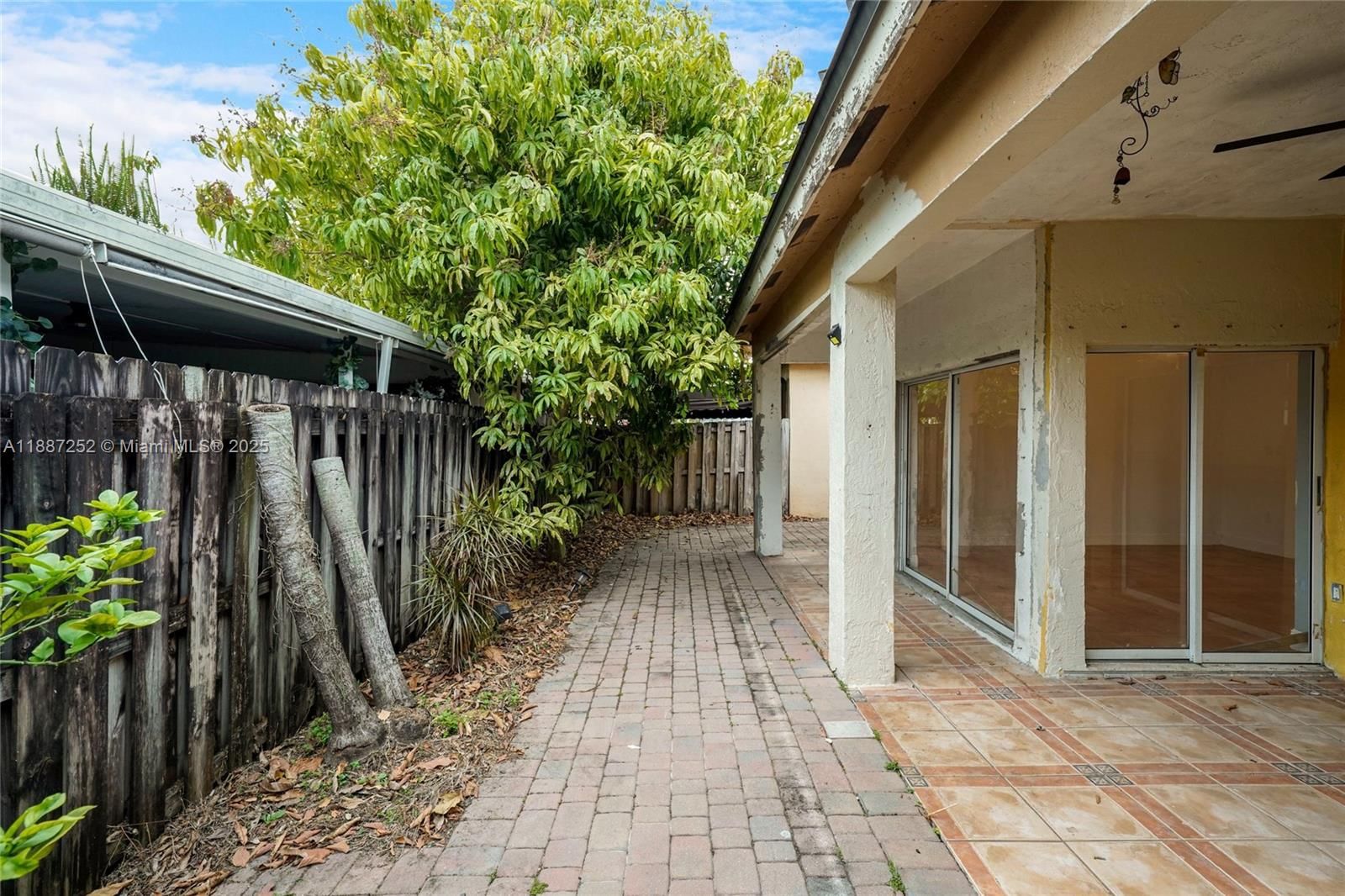 Real estate property located at 7978 200th St, Miami-dade, Spanish Lakes 2nd Addn, Hialeah, FL