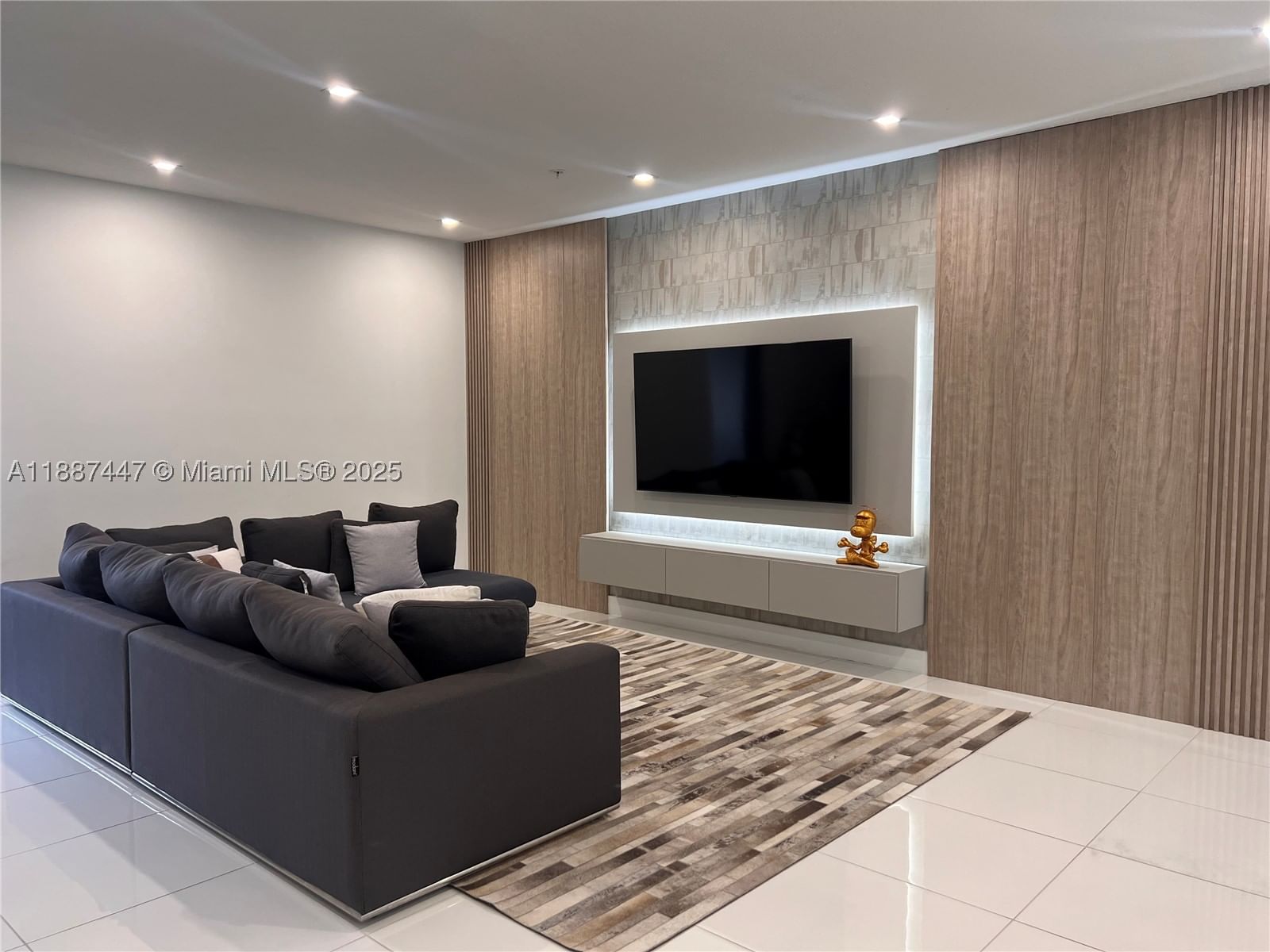 Real estate property located at 10431 82nd St #1, Miami-dade, Highland At Park Central, Doral, FL